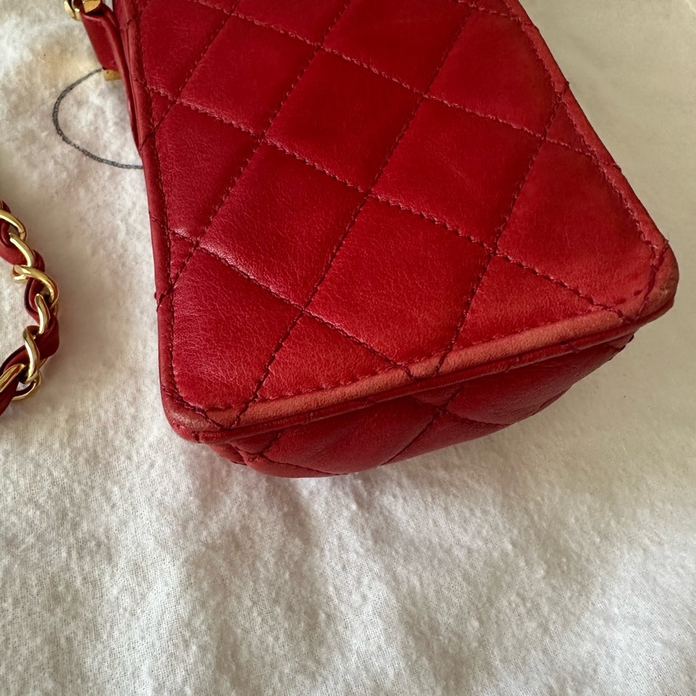 CHANEL Scarlet Quilted Wristlet - Picture 14 of 16